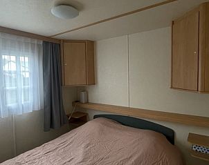 Comfortabele tweepersoonsslaapkamer in chalet Bayahibe, De Koog, Texel, Waddeneilanden.