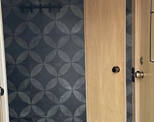 Elegante gang in chalet Bayahibe, De Koog, Texel, Waddeneilanden.