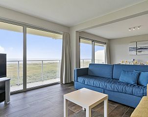 Comfortabele zithoek in Flat Fleur appartement, De Panne, West-Vlaanderen, met uitzicht op de kustlijn.