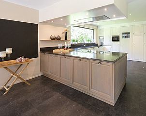 Moderne keuken in CheMyr11 vakantiehuis, Hertsberge, West-Vlaanderen, Belgi.