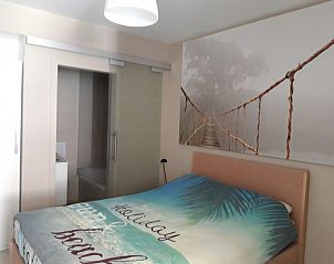 Slaapkamer met serene wanddecoratie in Residentie Magnolia appartement Westende, Belgi.