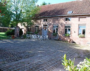 Verwarmend terras bij Vakantiehuis in Onkerzele, Geraardsbergen, perfect voor ontspanning in Oost-Vlaanderen, Belgi.