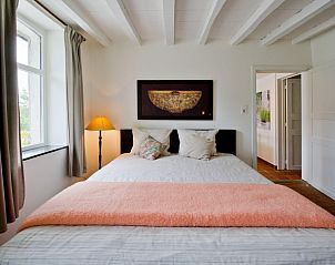 Knusse slaapkamer in Bellovisto vakantiehuis, Vlaamse Ardennen, Oost-Vlaanderen, met warme inrichting.