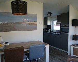 Kitchen and dining area in De Branding chalet, Halfweg, Terschelling, with beach decoration.