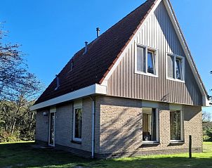 De Grutto, vakantiehuis op Terschelling, met charmante architectuur en serene ligging in Midsland Noord.