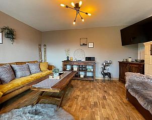 Woonkamer van Huisje in Goldlauter-Heidersbach, Thringen, met moderne verlichting en gezellige sfeer.