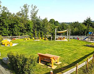 Verken de natuurlijke omgeving van Huisje in Oberstaufen, een idyllisch vakantiehuis in het hart van Beieren, Duitsland.