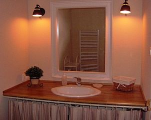 Elegante badkamer van Ti Cos Kaourintine vakantieverblijf in het pittoreske Briec de l'Odet, Bretagne.