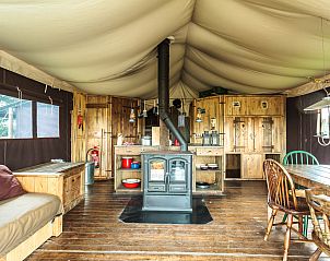 Knusse sfeer in Tenthuisje met warme privdouche, gelegen in het prachtige Scaer, Bretagne. Ideaal voor een ontspannen vakantie.