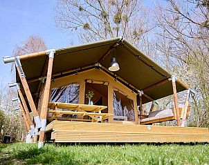 Aufenthalt im Nomadenzelt-Haus, Poilly-Lez-Gien, Centre, Frankreich mit schner Terrasse und grner Umgebung.