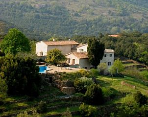 Geniet van het uitzicht op de natuur rondom Mas Blanc in Les Brousses Molieres, Languedoc-Roussillon, Frankrijk.