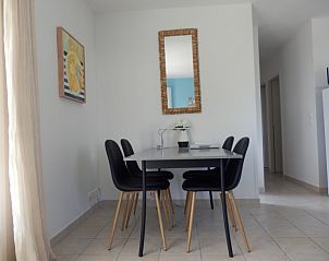 Eethoek in La Souris Grise 3** vakantiehuis, Siran-Najac, Languedoc, Frankrijk, ideaal voor gezinsmaaltijden en samenzijn.