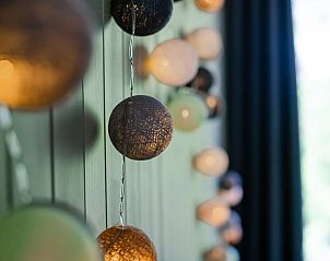 Warme lichtdecoratie in Huisje in Limoux, een charmant vakantiehuis in Limoux, Languedoc/Roussillon, Frankrijk.