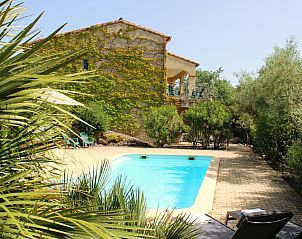 Ervaar de rust bij Le Jardin des Olives in Caunes-Minervois, een vakantieverblijf met zwembad en mediterrane flair.
