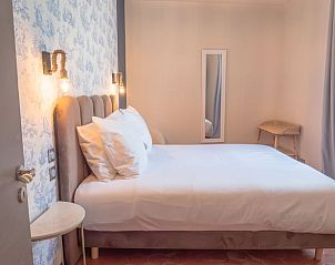 Huisje in Pezenas, vakantiehuis in Pzenas, Languedoc, met een serene slaapkamer en stijlvolle inrichting.