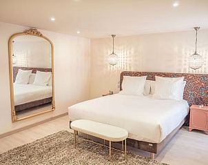 Stijlvolle binnenruimte in Vakantiehuisje in Pezenas, Languedoc, ideaal voor een ontspannen verblijf.