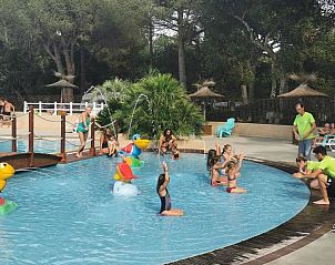 Ontdek het zwembadplezier bij Campingchalet 429, een heerlijke stacaravan in Roquebrune-sur-Argens, Ctes d'Azur, Frankrijk.