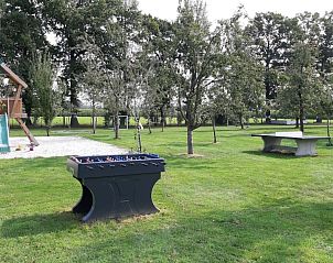 Speeltuin en buitenactiviteiten in de tuin van Kalmthoutse Hoeve vakantiehuis, Kalmthout, Antwerpen.