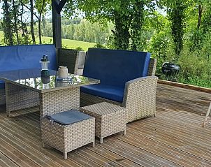 Ervaar de serene omgeving vanaf het terras van Huisje in Montfermier, een gezellig vakantiehuis in het schilderachtige Midi/Pyrenees, Frankrijk.