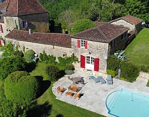 Huisje in Soturac biedt een serene ontsnapping in de Midi/Pyrenees, compleet met een sfeervol terras en verfrissend zwembad.