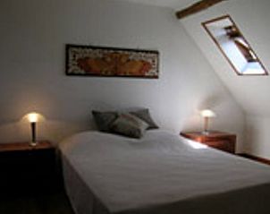 Comfortabele slaapkamer in Vakantiehuis in Oust, ideaal voor een verblijf in de Midi Pyrenees, Frankrijk.