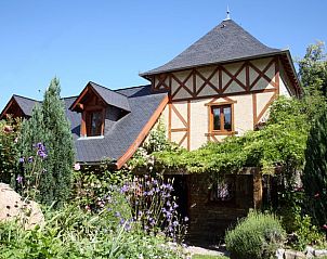 Uitzicht op besneeuwde bergen vanaf Vakantiehuis in Oust, een charmante plek in Midi-Pyrenees, Frankrijk.