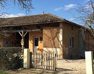 Cozy Holiday Home in Anan, in the heart of the Midi-Pyrenees, France, with an inviting rural feel.