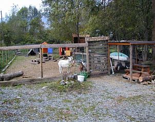 Ervaar de serene natuur rondom Ferme de Josphine, een bed and breakfast in Le Bourg-d'Oisans, ideaal gelegen in de Rhone-Alphes.