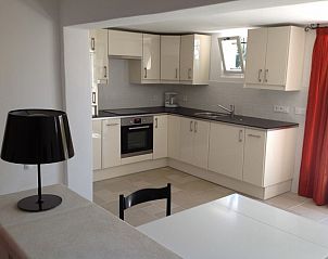 Gezellige keukenruimte in VillaFleury Studio, Montbrun-les-Bains, biedt alles voor een aangenaam verblijf in Rhone-Alphes.