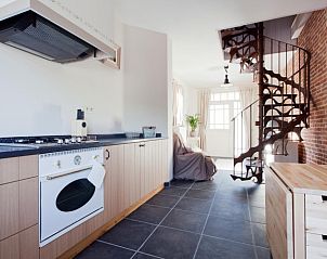 Moderne keuken en woonkamer in vakantiewoning Tivoli, Dilsen-Stokkem, Limburg, Belgi. Geniet van comfort en stijl in dit gezellige vakantiehuis.
