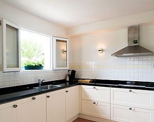 Comfortabele slaapkamer in Domaine Les Rives de lArdche, een charmant vakantiehuis in Vallon-Pont-d'Arc, Rhone-Alphes, Frankrijk.