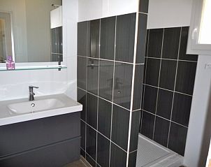 Badkamer in het vakantiehuis BELLE HELENE, gelegen in Saint Sauveur de Cruzieres, Rhone-Alphes, Frankrijk.