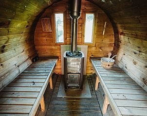 Houten sauna in Vakantievilla De Witte Merel, Paal, Beringen, Limburg voor ontspanning.