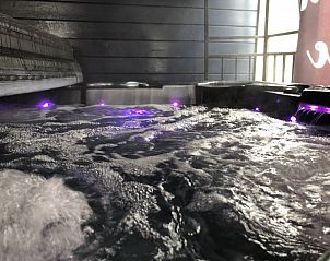 Bubbelbad met sfeerverlichting in Vakantievilla De Witte Merel, Paal, Beringen, Limburg.