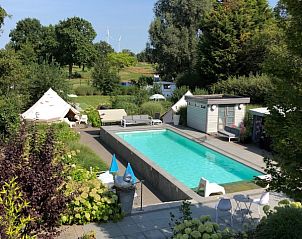 Zwembad en tuin bij Vakantievilla De Witte Merel, Paal, Beringen, Limburg met uitzicht.