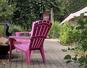 Tuin met zitje bij Vakantievilla De Witte Merel, Paal, Beringen, Limburg.