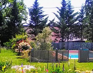 Vakantiehuis in Tourtoirac, Aquitaine biedt rust in een groene tuin met zwembad en natuur om te ontdekken.