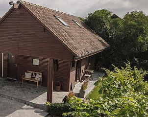 Gezellige veranda van Het Hemelsveld - Vakantiewoning De Paardenstallen in Alken, Limburg, Belgi.