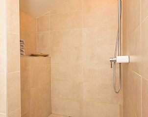 Stijlvolle badkamer in Het Hemelsveld - Vakantiewoning De Paardenstallen, Alken, Limburg, Belgi.