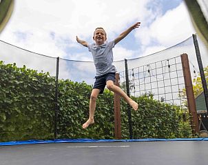Trampoline springen bij Het Hemelsveld - Vakantiewoning De Paardenstallen, Alken, Belgi.