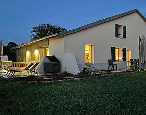 Rustiek vakantiehuis Huisje in Aydoilles, Lotharingen, Frankrijk, met een prachtig terras en omgeven door groene landschappen.