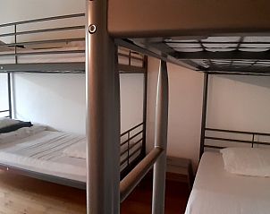 Comfortabele stapelbedden in een familiekamer van La Chapelle 10, vakantiehuis in Lierneux, Ardennen, Belgi.