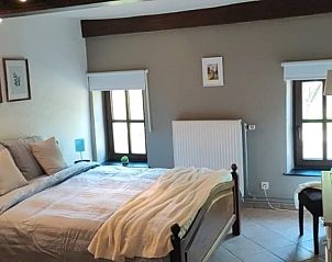 Comfortabele slaapkamer in Le Petit Nid de Fort, een vakantiehuis in Trooz, Ardennen, met rustgevend uitzicht.