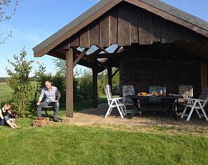 Ruim terras van Huis met uitzicht, een bungalow in St Jacques, Ardennen, Belgi, ideaal voor buitenactiviteiten.