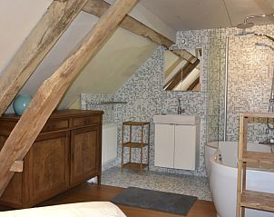 Stijlvolle badkamer met mozaektegels in Villa Argo vakantiehuis, Leuze - Picardi, Henegouwen, Belgi.