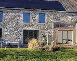 Vakantiehuis in Couvin, gelegen in de Ardennen, Belgi, met een charmante stenen gevel en ruime tuin.