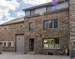 Charmante stenen gevel van Vakantiehuis La Mouche in Vresse-sur-Semois, een ideale vakantiewoning in de Ardennen.