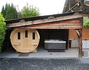 Geniet van de wellnessfaciliteiten bij Vakantiehuis La Mouche in Vresse-sur-Semois, met een sauna en jacuzzi in de Ardennen.