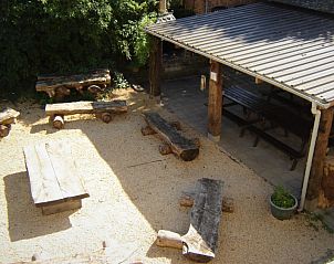 Gezellig terras bij Gte de Groupe de la Semois in Vresse-sur-Semois, ideaal voor buitenactiviteiten in de Ardennen, Belgi.