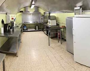 Volledig uitgeruste keuken in Le Moulin De Romedenne, vakantiehuis in Philippeville, ideaal voor culinaire avonturen.